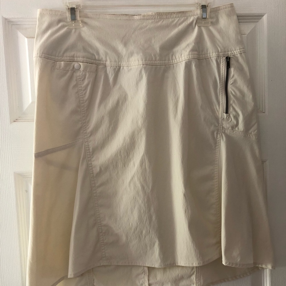 Women’s size 8 stretch A-line zip back skirt